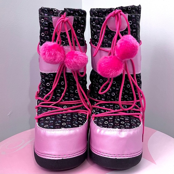 SOLD Hello Kitty Moon Boots - Picture 2 of 5